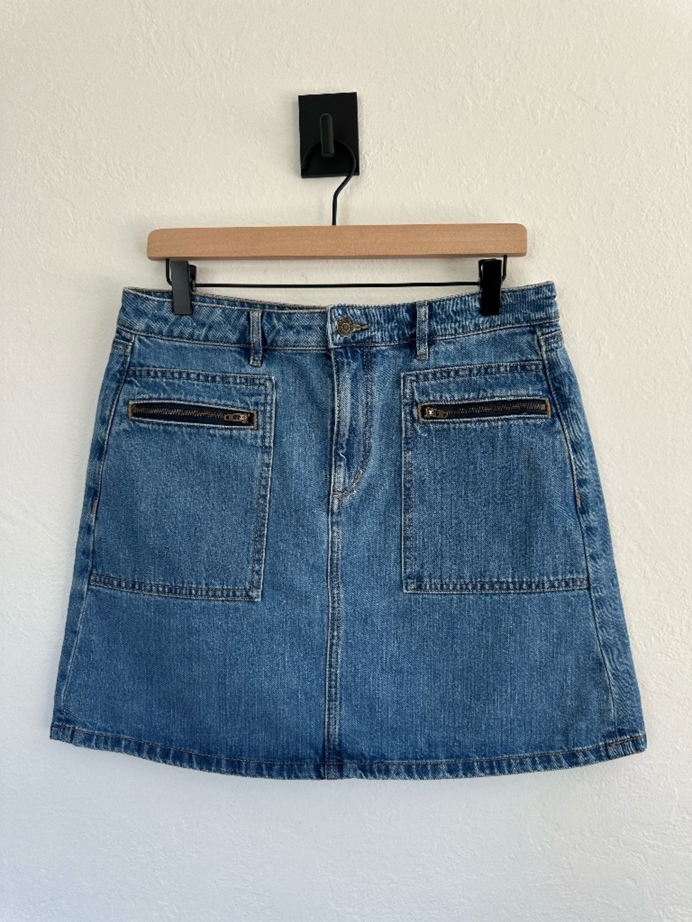 LOFT Denim Mini Skirt 6 Medium Blue Wash Zipper Patch Pockets